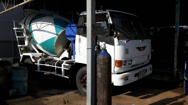 รถโม่ปูนhino  2.5คิว ติดต่อ 080-1405528