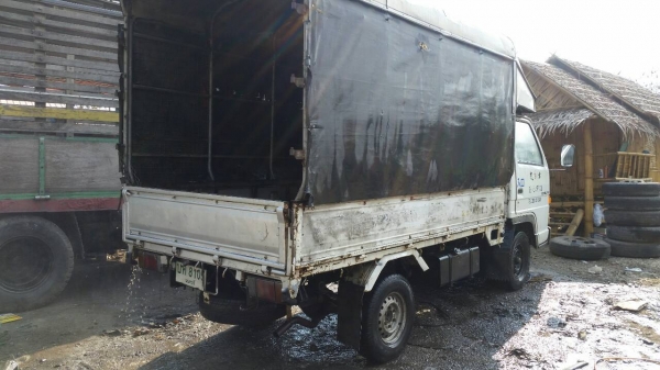 รถสี่ล้อป้ายเล็ก เครื่อง 4 JA1 2500 CC เครื่องดีไม่มีไอคันซีสวย ยางใหม่ 4 เส้น สภาพพร้อมใช้งาน ภาษีไม่ขาด เล่มทะเบียน ชุดโอนครบ