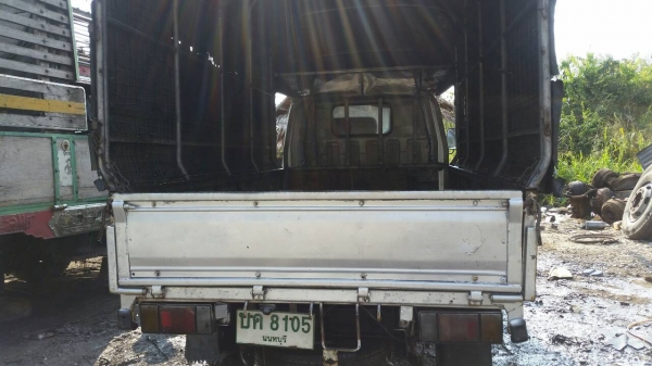 รถสี่ล้อป้ายเล็ก เครื่อง 4 JA1 2500 CC เครื่องดีไม่มีไอคันซีสวย ยางใหม่ 4 เส้น สภาพพร้อมใช้งาน ภาษีไม่ขาด เล่มทะเบียน ชุดโอนครบ