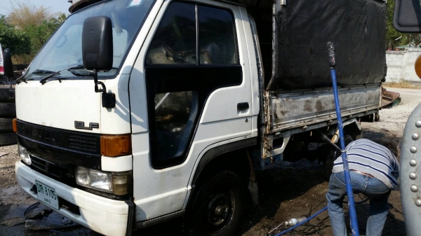 รถสี่ล้อป้ายเล็ก เครื่อง 4 JA1 2500 CC เครื่องดีไม่มีไอคันซีสวย ยางใหม่ 4 เส้น สภาพพร้อมใช้งาน ภาษีไม่ขาด เล่มทะเบียน ชุดโอนครบ