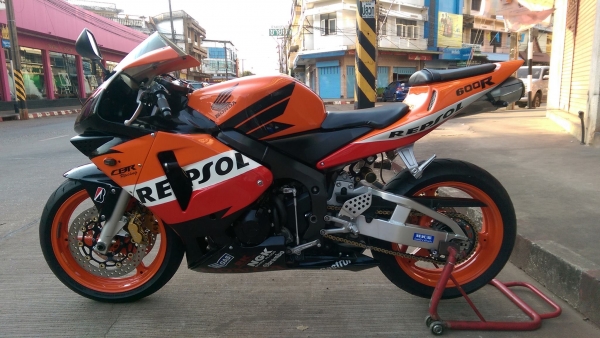 ขายคับ HONDA CBR600RR REPSOL ปี2004 เดิมๆสีสวย ยางหน้าหลังโซ่สเตอร์เต็ม ไฟเลี้ยวแต่ง อินวอยส์ สรรพสามิตร ราคา 129,000บาท ส่งได้ทั่วไทยคับ สนใจติดต่อ 081-0578282 FACEBOOK ชาญณรงค์ ป๊อป ชัยอมฤต ไอดีไลน์ POPBIGBIKESAKON คับ สนใจรถสวย ถูก ดี ต้อง POP BIGBIKE