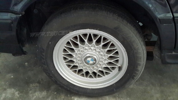 รถเก๋ง BMW 525 I  มีทะเบียนเอกสารพร้อมโอน