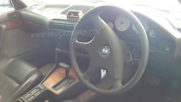 รถเก๋ง BMW 525 I  มีทะเบียนเอกสารพร้อมโอน