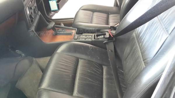 รถเก๋ง BMW 525 I  มีทะเบียนเอกสารพร้อมโอน