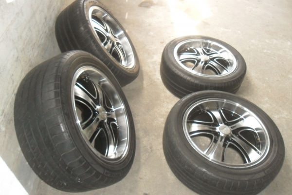 ล้อแม็ก17นิ้ว5รู114 พร้อมยาง สวยๆ 4 ล้อ ราคา 6900 บาท