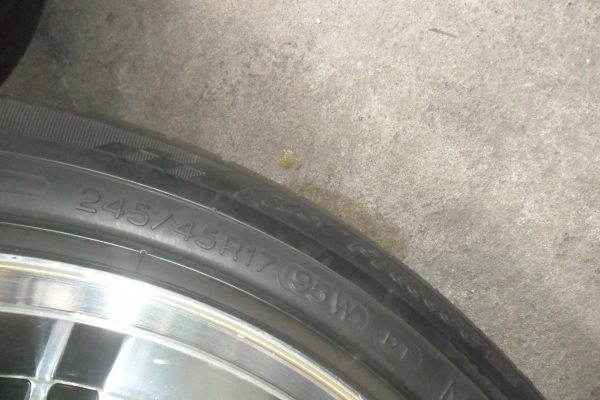 ล้อแม็ก17นิ้ว5รู114 พร้อมยาง สวยๆ 4 ล้อ ราคา 6900 บาท