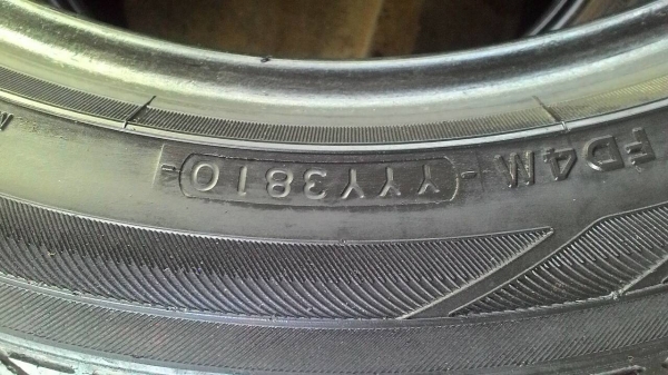 215/50R17 YOKOHAMA มี 1 เส้น  tel.081-427-3941 ไลน์ไอดี autobot107