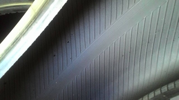 215/50R17 YOKOHAMA มี 1 เส้น  tel.081-427-3941 ไลน์ไอดี autobot107