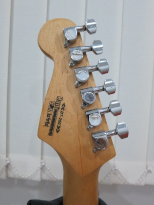 กีต้าร์ไฟฟ้า Beatle 3 แท็ค รุ่น BT-200 สีซันเบิร์ส ของใหม่ เสียงดี