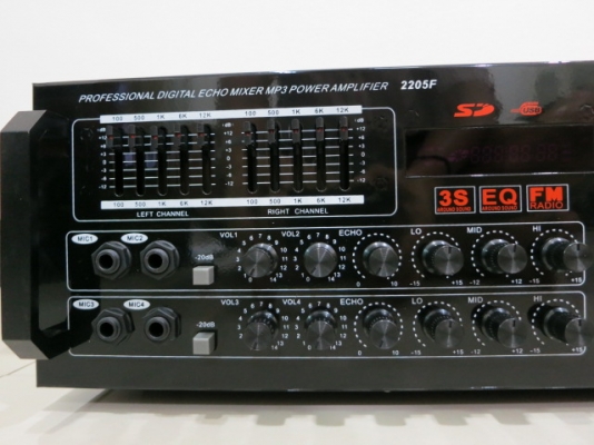เพาเวอร์มิกเซอร์ ยี่ห้อ SUKE รุ่น 2205F ของใหม่ อีคิวในตัว วิทยุได้ เสียบเมมได้ ไมค์ 4ช่อง จอLCD