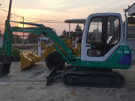 รถขุด Komatsu PC30-7 พร้อมหัวเก๋ง มือสองนำเข้าจากญี่ปุ่น