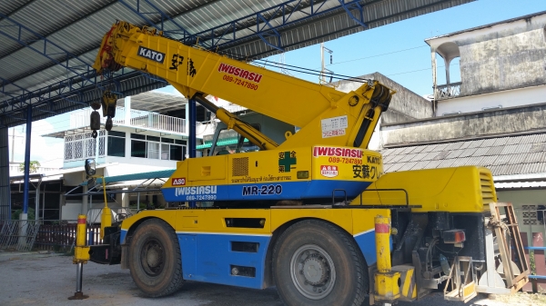 ขายรถเครน 4 ล้อ 22 ตัน KATO เอกสารเล่มทะเบียน อุปกรณ์ครบ