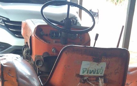 รถไถนา KUBOTA L2000 20แรง เพลาเดียว ตัวเปล่า เดิมๆ พร้อมใช้ **ขาย KUBOTA L2000 รถไถ1เพลา สภาพดี เดิม พร้อมใช้ ตัวเปล่า ไม่มีเอกสาร ราคาเบาๆ TRACTOR KUBOTA L2000 2WD 20HP เครื่องเดิม ปั้มเดิม เกียร์ เดิม ครับ เครื่องยนต์ดีเซล KUBOTA D1