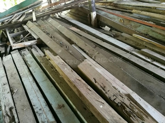 ไม้เก่า ไม้เนื้อแข็ง รื้อจากอาคารโรงเรียน