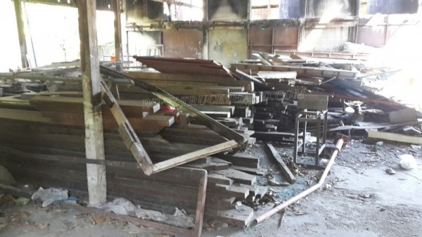 ไม้เก่า ไม้เนื้อแข็ง รื้อจากอาคารโรงเรียน