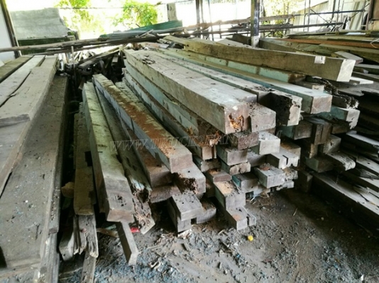 ไม้เก่า ไม้เนื้อแข็ง รื้อจากอาคารโรงเรียน