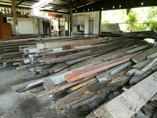 ไม้เก่า ไม้เนื้อแข็ง รื้อจากอาคารโรงเรียน