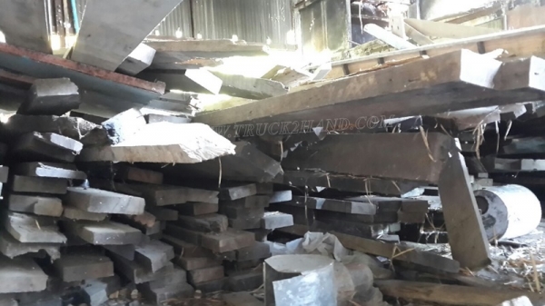 ไม้เก่า ไม้เนื้อแข็ง รื้อจากอาคารโรงเรียน