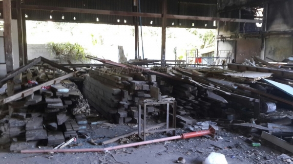 ไม้เก่า ไม้เนื้อแข็ง รื้อจากอาคารโรงเรียน