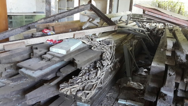 ไม้เก่า ไม้เนื้อแข็ง รื้อจากอาคารโรงเรียน