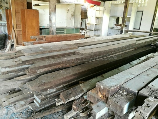 ไม้เก่า ไม้เนื้อแข็ง รื้อจากอาคารโรงเรียน