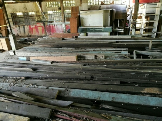 ไม้เก่า ไม้เนื้อแข็ง รื้อจากอาคารโรงเรียน