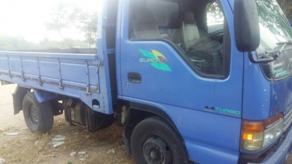 รถสี่ล้อ ISUZU NKR ป้ายเล็ก เครื่อง 135 ฝาดำ เครื่องดีคันซีสวย ยางใหม่ 4 เส้น ภายในสวยอุปกรครบ ภาษีเต็ม เล่มทะเบียนชุดโอนครบ