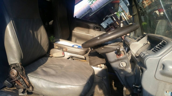 รถสี่ล้อ ISUZU NKR ป้ายเล็ก เครื่อง 135 ฝาดำ เครื่องดีคันซีสวย ยางใหม่ 4 เส้น ภายในสวยอุปกรครบ ภาษีเต็ม เล่มทะเบียนชุดโอนครบ