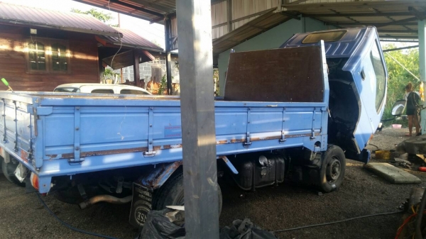 รถสี่ล้อ ISUZU NKR ป้ายเล็ก เครื่อง 135 ฝาดำ เครื่องดีคันซีสวย ยางใหม่ 4 เส้น ภายในสวยอุปกรครบ ภาษีเต็ม เล่มทะเบียนชุดโอนครบ