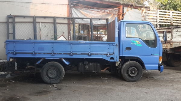 รถสี่ล้อ ISUZU NKR ป้ายเล็ก เครื่อง 135 ฝาดำ เครื่องดีคันซีสวย ยางใหม่ 4 เส้น ภายในสวยอุปกรครบ ภาษีเต็ม เล่มทะเบียนชุดโอนครบ