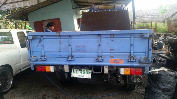 รถสี่ล้อ ISUZU NKR ป้ายเล็ก เครื่อง 135 ฝาดำ เครื่องดีคันซีสวย ยางใหม่ 4 เส้น ภายในสวยอุปกรครบ ภาษีเต็ม เล่มทะเบียนชุดโอนครบ