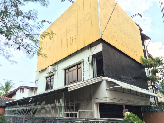 ให้เช่าตึก3ชั้นพร้อมบ้านไม้1หลังอยู่ติดถนนราชพฤกษ์ มองเห็นสถานีBTSบางหว้า ให้เช่าตึก3ชั้นพร้อมบ้านไม้1หลังอยู่ติดถนนราชพฤกษ์ มองเห็นสถานีBTSบางหว้า