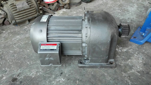 ==== SOLD ==== มอเตอร์เกียร์ Mitsubishi Made in Japan 3 HP. 380V. ทด 1:10 ความเร็วรอบ 150 RPM. สภาพป้ายแดง!!