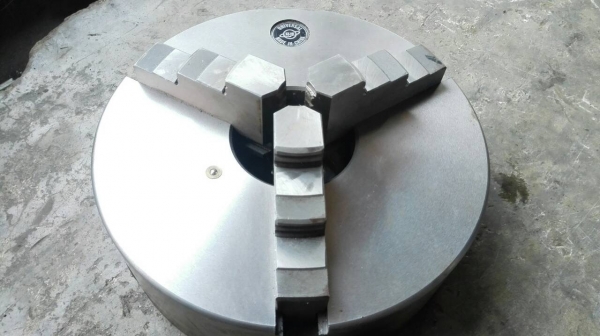 ==== SOLD ==== สามจับ UNIVERSAL ขนาด 10 นิ้ว แถมฟันกลับอีก 1 ชุด สภาพป้ายแดง ใหม่เก่าเก็บ!!