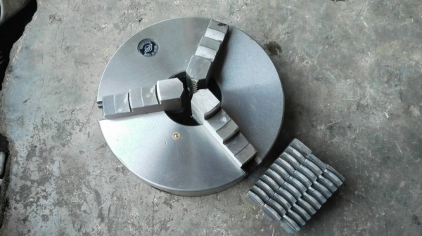 ==== SOLD ==== สามจับ UNIVERSAL ขนาด 10 นิ้ว แถมฟันกลับอีก 1 ชุด สภาพป้ายแดง ใหม่เก่าเก็บ!!