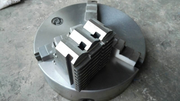 ==== SOLD ==== สามจับ UNIVERSAL ขนาด 10 นิ้ว แถมฟันกลับอีก 1 ชุด สภาพป้ายแดง ใหม่เก่าเก็บ!!