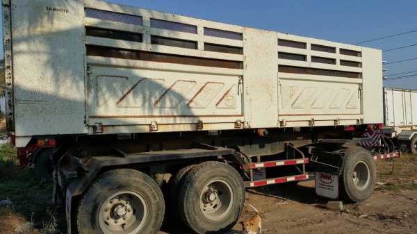 หางพ่วงดั้มท์ สามมิตร สามเพลา ปี55 สภาพสวย พร้อมใช้งาน    สนใจติดต่อ เอ็ม ที เจริญยนต์ สาขาปทุมธานี    (ถนนกาญจนาภิเษก วงแหวนตะวันตกบางปะอิน-บางบัวทอง เยื้องคลังกระจายสินค้าโลตัส สามโคก)   โทร. 081-4948363 , 081-7361541