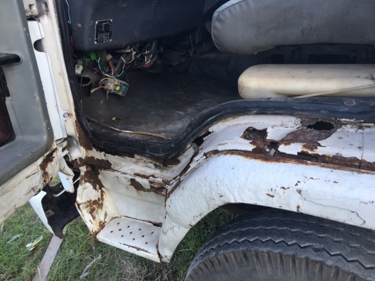 รถอีซูซุ 6 ล้อดั้ม FRR 175 แรงม้า  ปี 41.   สนใจติดต่อ  081 - 6079515