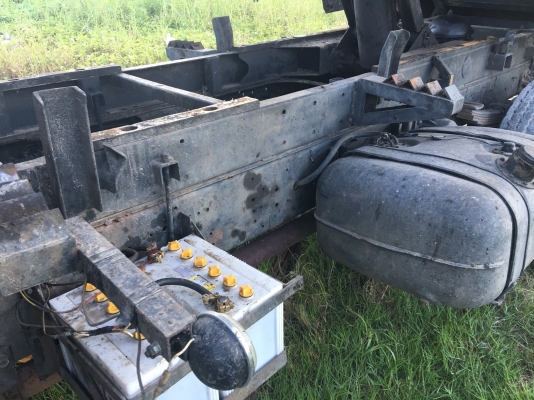 รถอีซูซุ 6 ล้อดั้ม FRR 175 แรงม้า  ปี 41.   สนใจติดต่อ  081 - 6079515