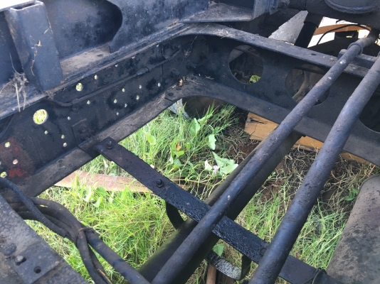 รถอีซูซุ 6 ล้อดั้ม FRR 175 แรงม้า  ปี 41.   สนใจติดต่อ  081 - 6079515