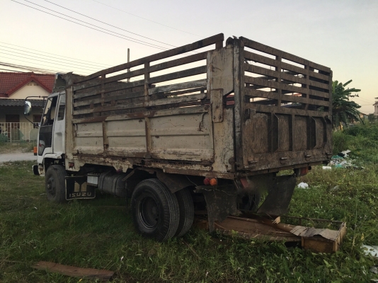 รถอีซูซุ 6 ล้อดั้ม FRR 175 แรงม้า  ปี 41.   สนใจติดต่อ  081 - 6079515