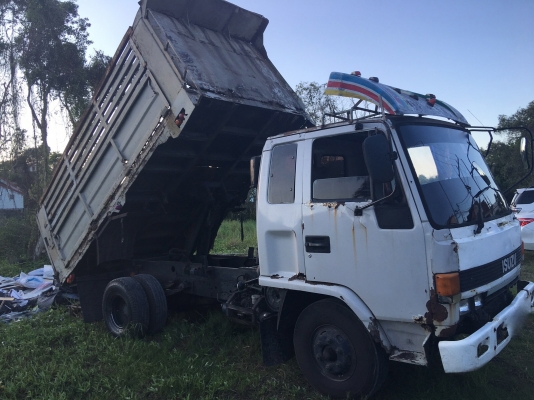 รถอีซูซุ 6 ล้อดั้ม FRR 175 แรงม้า  ปี 41.   สนใจติดต่อ  081 - 6079515