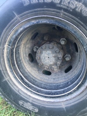 รถอีซูซุ 6 ล้อดั้ม FRR 175 แรงม้า  ปี 41.   สนใจติดต่อ  081 - 6079515