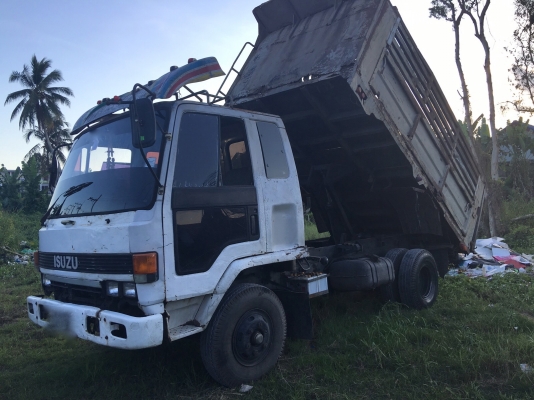 รถอีซูซุ 6 ล้อดั้ม FRR 175 แรงม้า  ปี 41.   สนใจติดต่อ  081 - 6079515