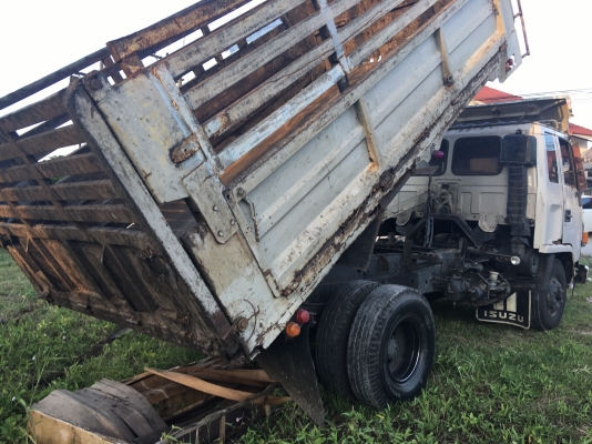 รถอีซูซุ 6 ล้อดั้ม FRR 175 แรงม้า  ปี 41.   สนใจติดต่อ  081 - 6079515