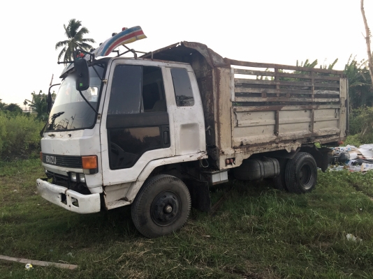 รถอีซูซุ 6 ล้อดั้ม FRR 175 แรงม้า  ปี 41.   สนใจติดต่อ  081 - 6079515