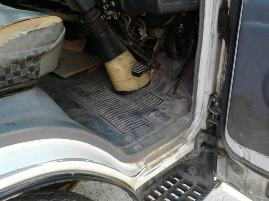 รถอีซูซุ 6 ล้อ ตู้แห้ง NPR 130 แรงม้า. ปี 48.   สนใจติดต่อ  081 - 6079515