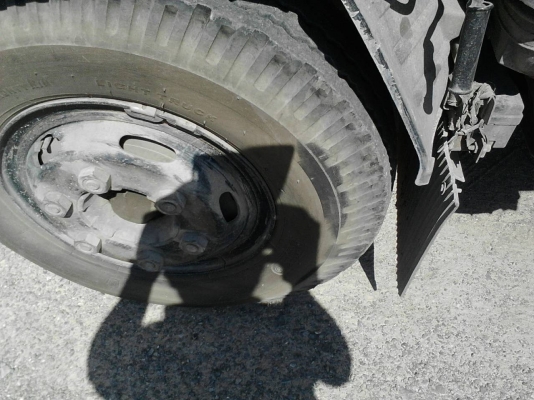 รถอีซูซุ 6 ล้อ ตู้แห้ง NPR 130 แรงม้า. ปี 48.   สนใจติดต่อ  081 - 6079515