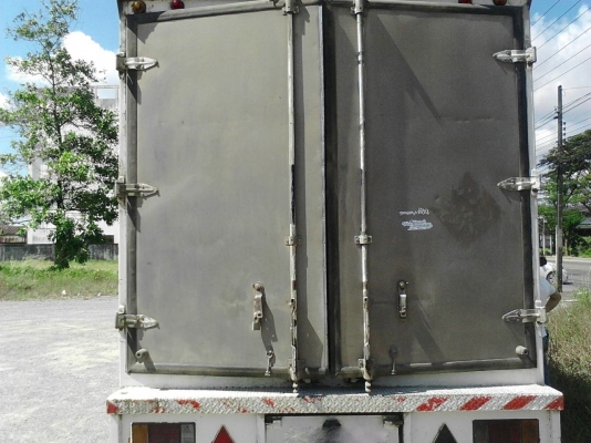 รถอีซูซุ 6 ล้อ ตู้แห้ง NPR 130 แรงม้า. ปี 48.   สนใจติดต่อ  081 - 6079515