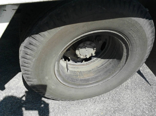 รถอีซูซุ 6 ล้อ ตู้แห้ง NPR 130 แรงม้า. ปี 48.   สนใจติดต่อ  081 - 6079515